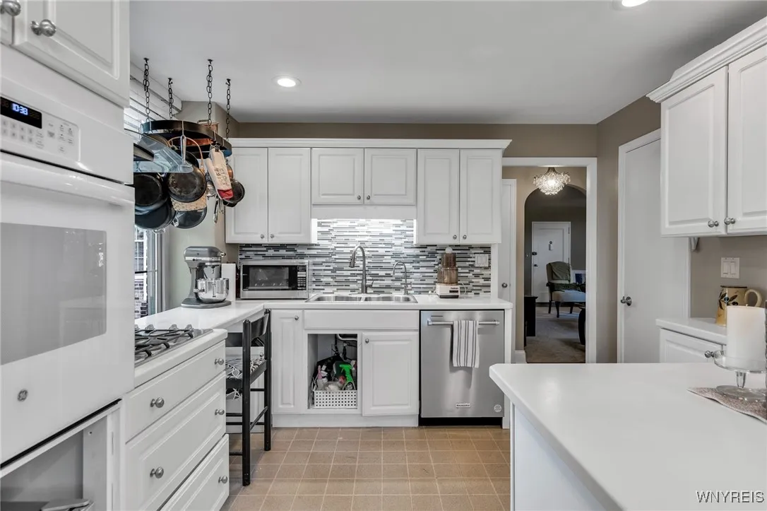751 West Ferry 5a, Buffalo, New York 14222, Buffalo, New York 14222, 1 Bedroom Bedrooms, 1 Room Rooms,1 BathroomBathrooms,Residential,For Sale,751 West Ferry 5a, Buffalo, New York 14222,0,B1643260