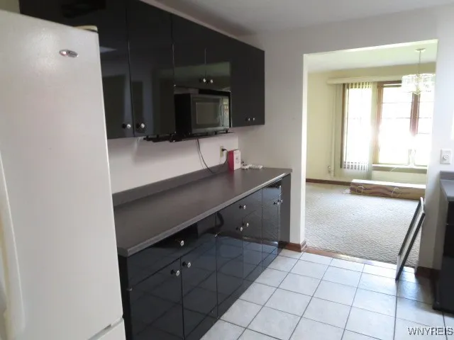 More cabinets & drawers...