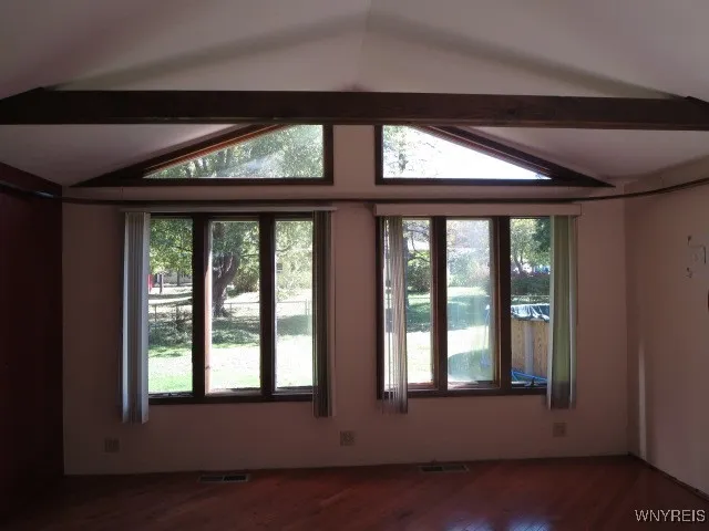 Windows bring in lots of sunshine....