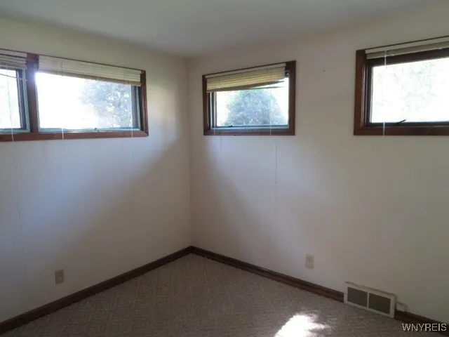 2nd bedroom has 4 windows ....