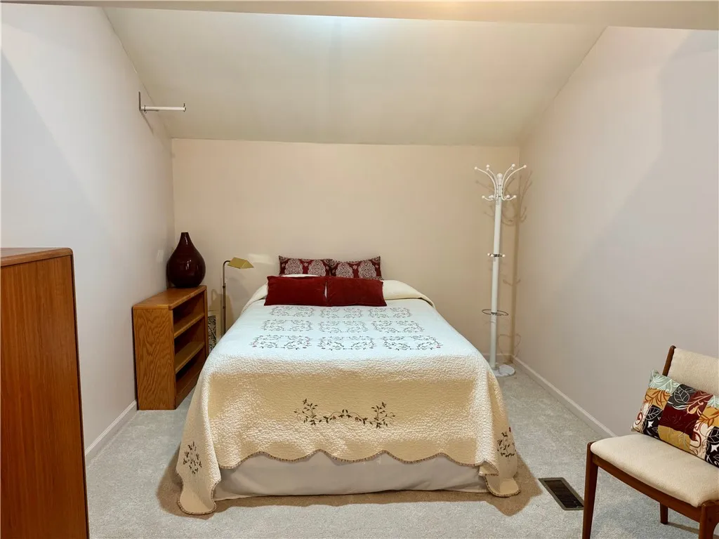 333 Colebrook Drive, Irondequoit, New York 14617, Irondequoit, New York 14617, 1 Bedroom Bedrooms, 2 Rooms Rooms,1 BathroomBathrooms,Residential Lease,Closed,333 Colebrook Drive, Irondequoit, New York 14617,0,R1641440
