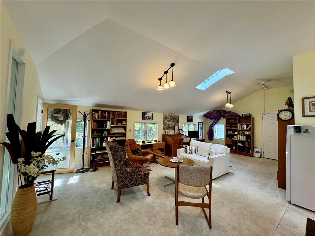 333 Colebrook Drive, Irondequoit, New York 14617, Irondequoit, New York 14617, 1 Bedroom Bedrooms, 2 Rooms Rooms,1 BathroomBathrooms,Residential Lease,Closed,333 Colebrook Drive, Irondequoit, New York 14617,0,R1641440