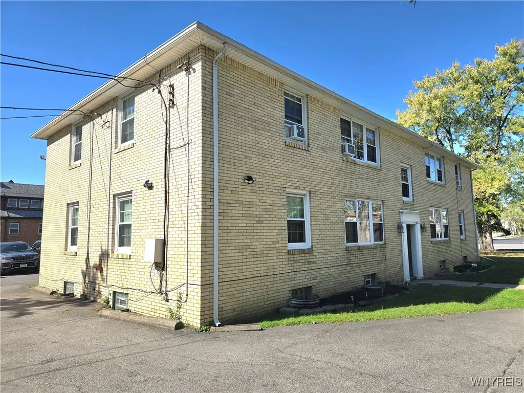2711 Sheridan Drive, Tonawanda, New York 14150, Tonawanda, New York 14150, 8 Bedrooms Bedrooms, ,4 BathroomsBathrooms,Residential,For Sale,2711 Sheridan Drive, Tonawanda, New York 14150,0,B1643239