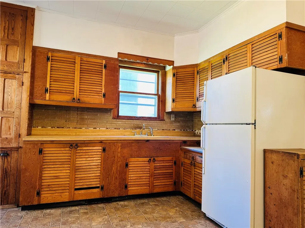 2 Bruce Street, Walton, New York 13856, Walton, New York 13856, 5 Bedrooms Bedrooms, 11 Rooms Rooms,2 BathroomsBathrooms,Residential,Closed,2 Bruce Street, Walton, New York 13856,0,R1643057