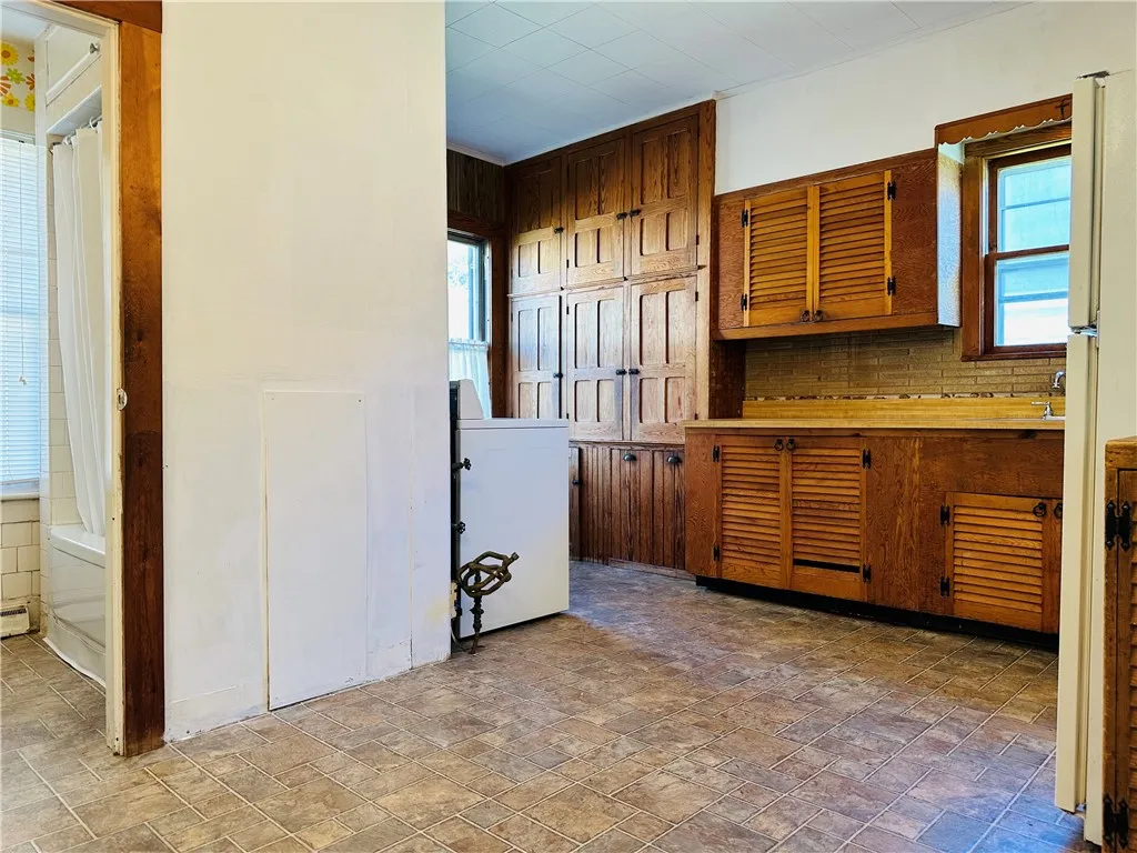 2 Bruce Street, Walton, New York 13856, Walton, New York 13856, 5 Bedrooms Bedrooms, 11 Rooms Rooms,2 BathroomsBathrooms,Residential,Closed,2 Bruce Street, Walton, New York 13856,0,R1643057