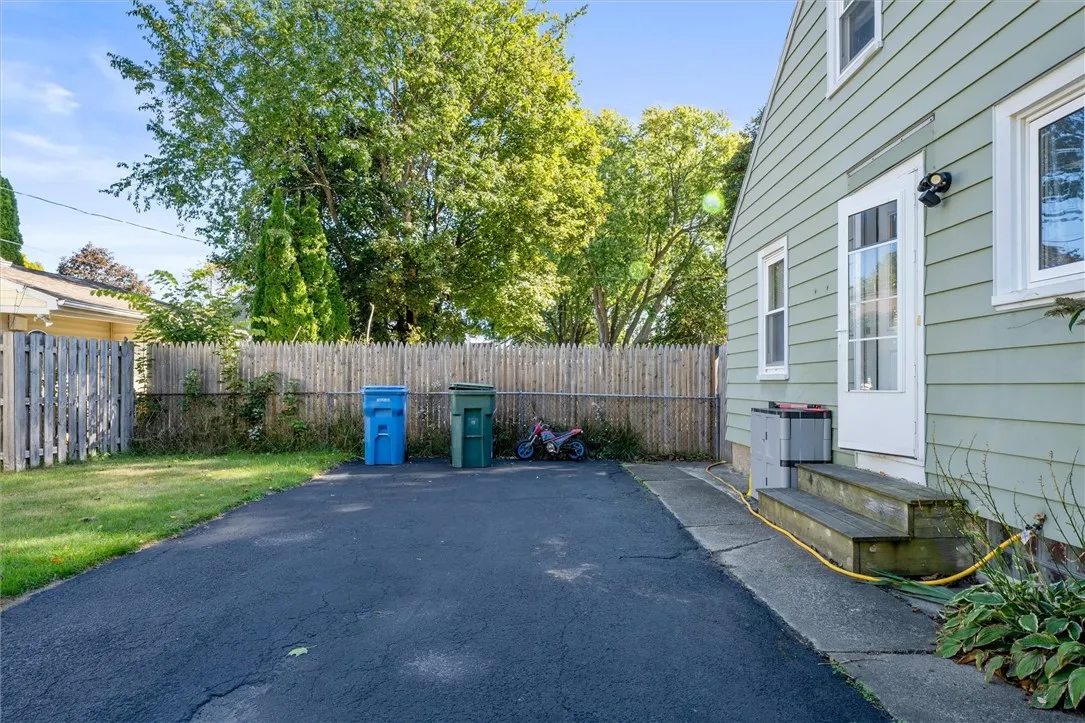 226 Oakwood Road, Rochester, New York 14616, Rochester, New York 14616, 3 Bedrooms Bedrooms, 6 Rooms Rooms,1 BathroomBathrooms,Residential,Closed,226 Oakwood Road, Rochester, New York 14616,0,R1643323
