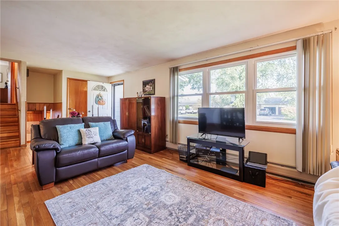 6 Courtney Drive, Seneca Falls, New York 13148, Seneca Falls, New York 13148, 4 Bedrooms Bedrooms, 8 Rooms Rooms,2 BathroomsBathrooms,Residential,For Sale,6 Courtney Drive, Seneca Falls, New York 13148,0,R1641105