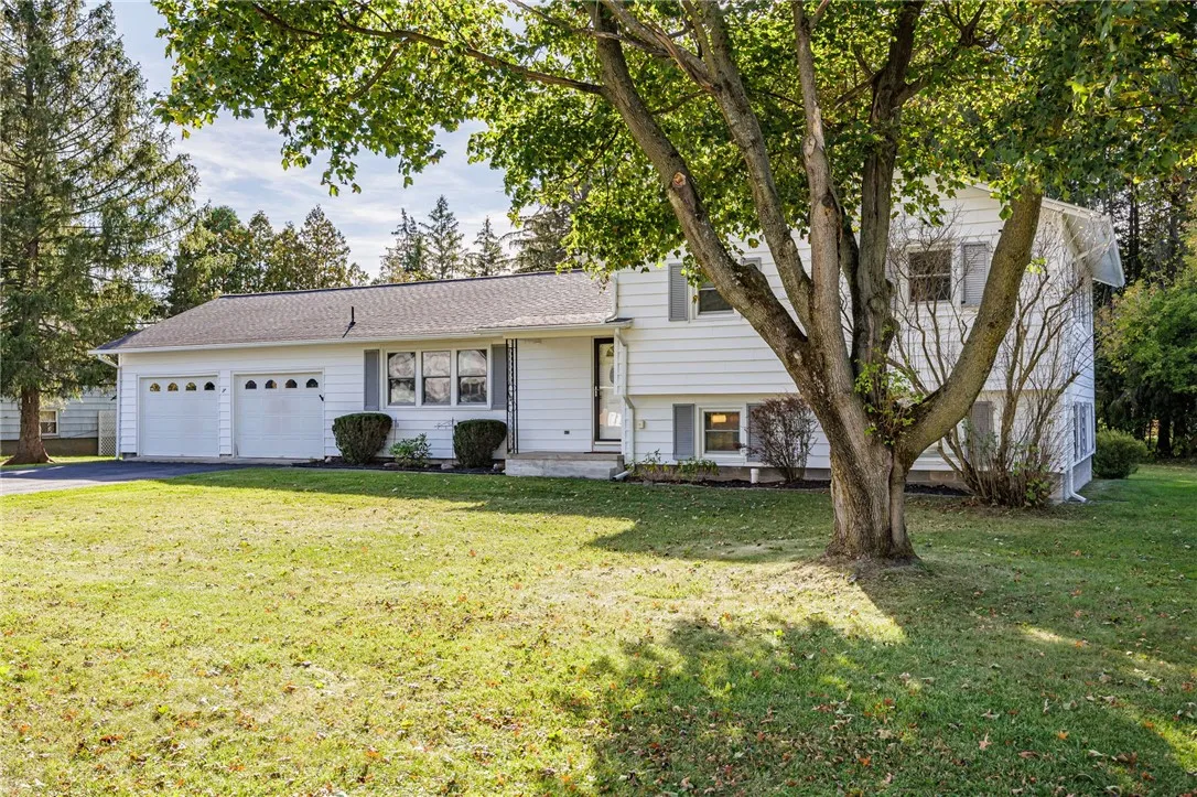 6 Courtney Drive, Seneca Falls, New York 13148, Seneca Falls, New York 13148, 4 Bedrooms Bedrooms, 8 Rooms Rooms,2 BathroomsBathrooms,Residential,For Sale,6 Courtney Drive, Seneca Falls, New York 13148,0,R1641105