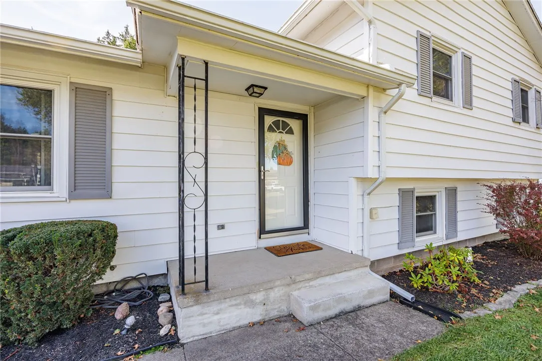 6 Courtney Drive, Seneca Falls, New York 13148, Seneca Falls, New York 13148, 4 Bedrooms Bedrooms, 8 Rooms Rooms,2 BathroomsBathrooms,Residential,For Sale,6 Courtney Drive, Seneca Falls, New York 13148,0,R1641105