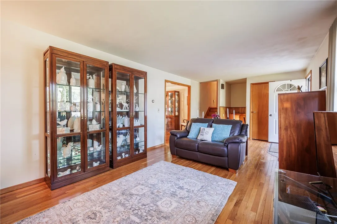 6 Courtney Drive, Seneca Falls, New York 13148, Seneca Falls, New York 13148, 4 Bedrooms Bedrooms, 8 Rooms Rooms,2 BathroomsBathrooms,Residential,For Sale,6 Courtney Drive, Seneca Falls, New York 13148,0,R1641105