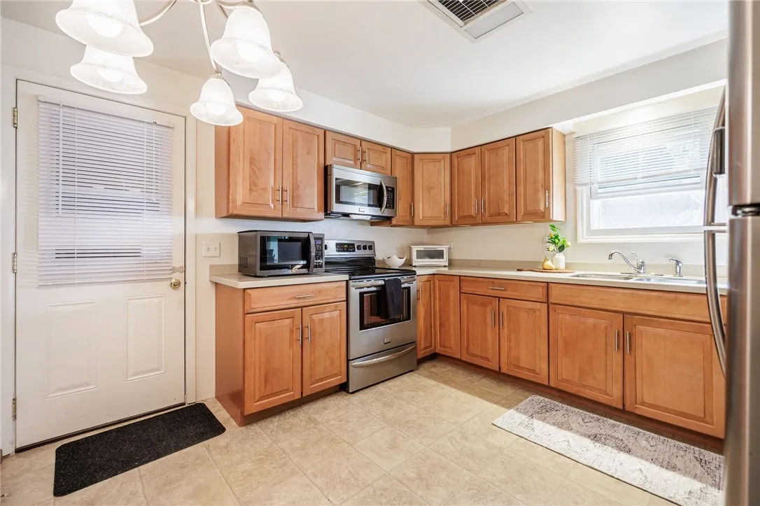 6 Courtney Drive, Seneca Falls, New York 13148, Seneca Falls, New York 13148, 4 Bedrooms Bedrooms, 8 Rooms Rooms,2 BathroomsBathrooms,Residential,For Sale,6 Courtney Drive, Seneca Falls, New York 13148,0,R1641105