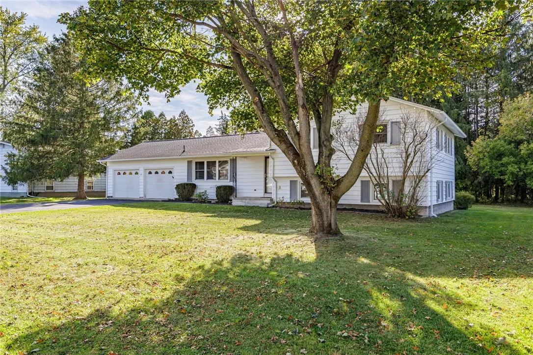 6 Courtney Drive, Seneca Falls, New York 13148, Seneca Falls, New York 13148, 4 Bedrooms Bedrooms, 8 Rooms Rooms,2 BathroomsBathrooms,Residential,For Sale,6 Courtney Drive, Seneca Falls, New York 13148,0,R1641105