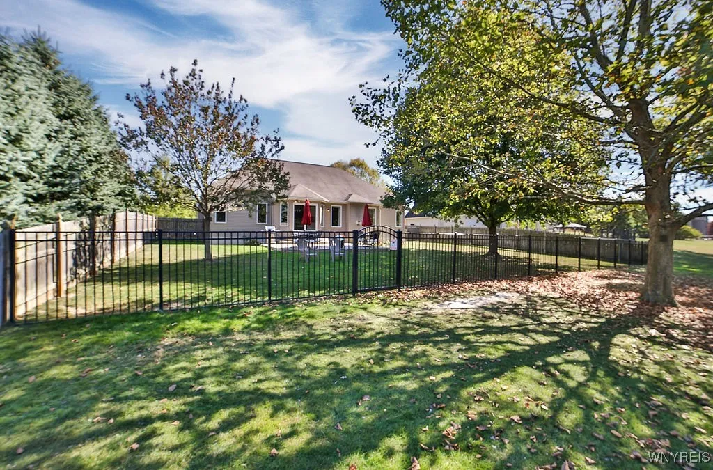 1182 Majestic Woods Drive, Grand Island, New York, Grand Island, New York 14072, 3 Bedrooms Bedrooms, 8 Rooms Rooms,2 BathroomsBathrooms,Residential,For Sale,1182 Majestic Woods Drive, Grand Island, New York ,0,B1641303
