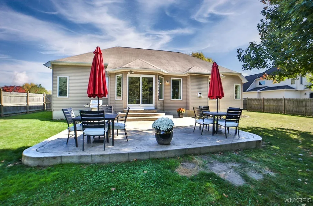 1182 Majestic Woods Drive, Grand Island, New York, Grand Island, New York 14072, 3 Bedrooms Bedrooms, 8 Rooms Rooms,2 BathroomsBathrooms,Residential,For Sale,1182 Majestic Woods Drive, Grand Island, New York ,0,B1641303