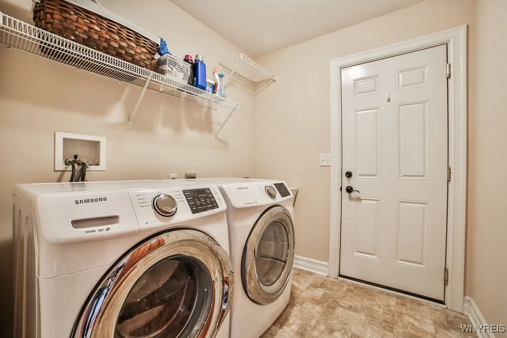 1182 Majestic Woods Drive, Grand Island, New York, Grand Island, New York 14072, 3 Bedrooms Bedrooms, 8 Rooms Rooms,2 BathroomsBathrooms,Residential,For Sale,1182 Majestic Woods Drive, Grand Island, New York ,0,B1641303
