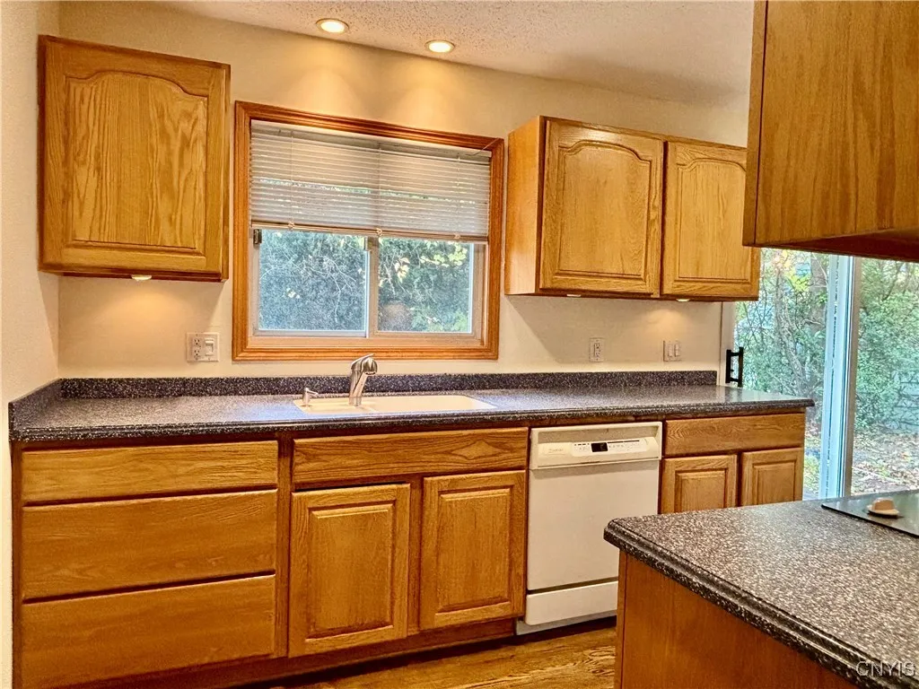 4439 Outlook Drive, Onondaga, New York 13215, Onondaga, New York 13215, 3 Bedrooms Bedrooms, 5 Rooms Rooms,1 BathroomBathrooms,Residential,For Sale,4439 Outlook Drive, Onondaga, New York 13215,0,S1641324