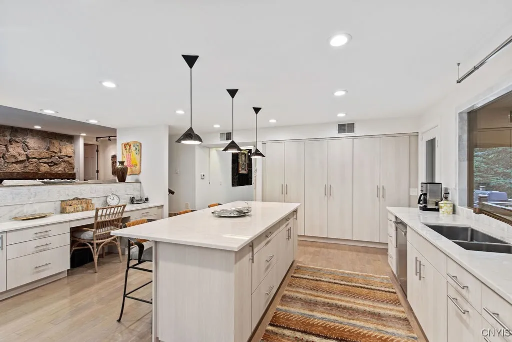 6964 Old Quarry Road, Dewitt, New York 13066, De Witt, New York 13066, 4 Bedrooms Bedrooms, 13 Rooms Rooms,4 BathroomsBathrooms,Residential,For Sale,6964 Old Quarry Road, Dewitt, New York 13066,0,S1641908