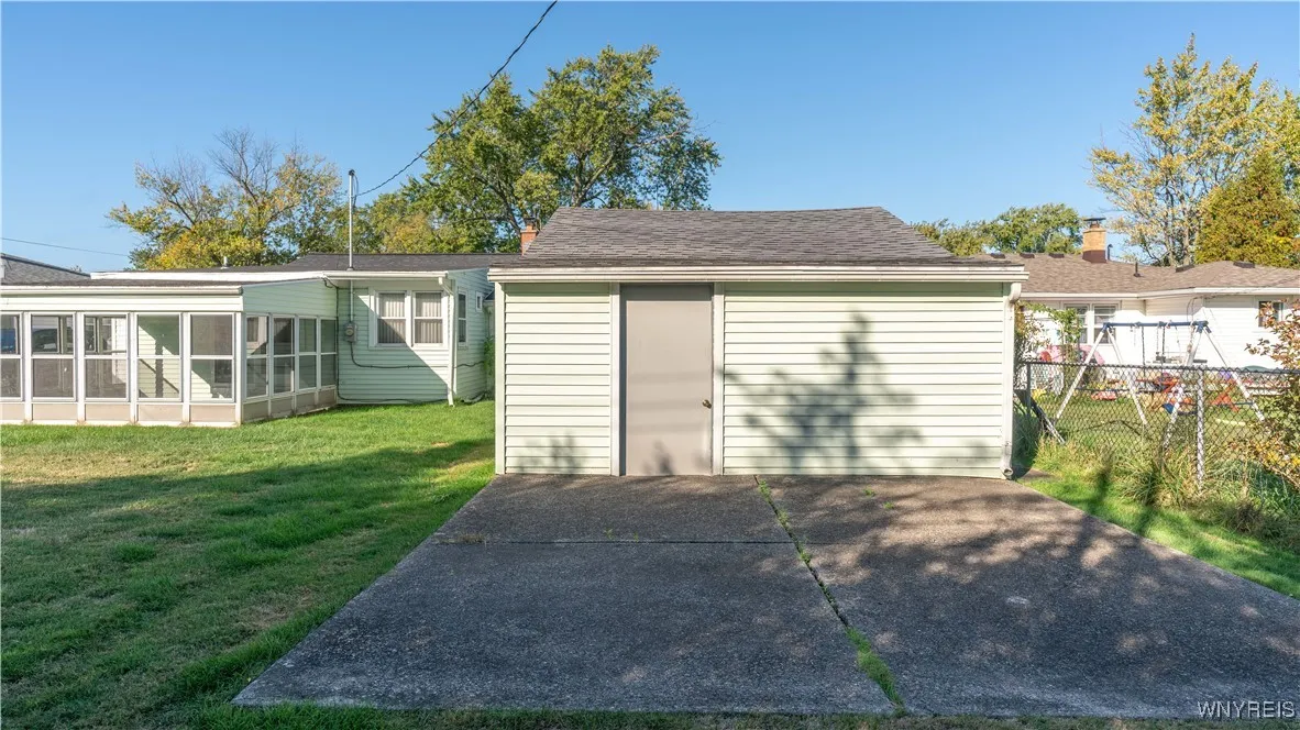 91 Meadow Lea Drive, Amherst, New York 14226, Amherst, New York 14226, 3 Bedrooms Bedrooms, 8 Rooms Rooms,1 BathroomBathrooms,Residential,For Sale,91 Meadow Lea Drive, Amherst, New York 14226,0,B1643427