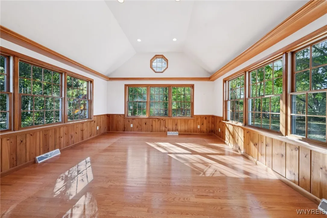 75 Brooklea Dr, Aurora, New York 14052, Aurora, New York 14052, 4 Bedrooms Bedrooms, 9 Rooms Rooms,2 BathroomsBathrooms,Residential,Closed,75 Brooklea Dr, Aurora, New York 14052,0,B1643130