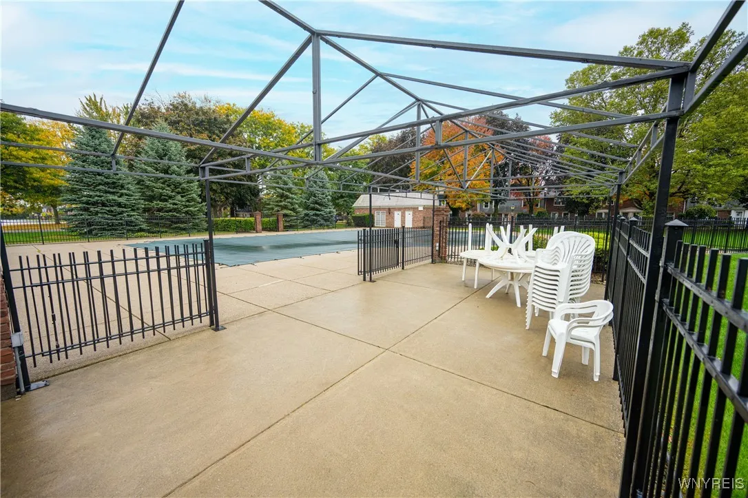 50 Hamlin H, Amherst, New York 14221, Amherst, New York 14221, 2 Bedrooms Bedrooms, 7 Rooms Rooms,1 BathroomBathrooms,Residential,For Sale,50 Hamlin H, Amherst, New York 14221,0,B1642572