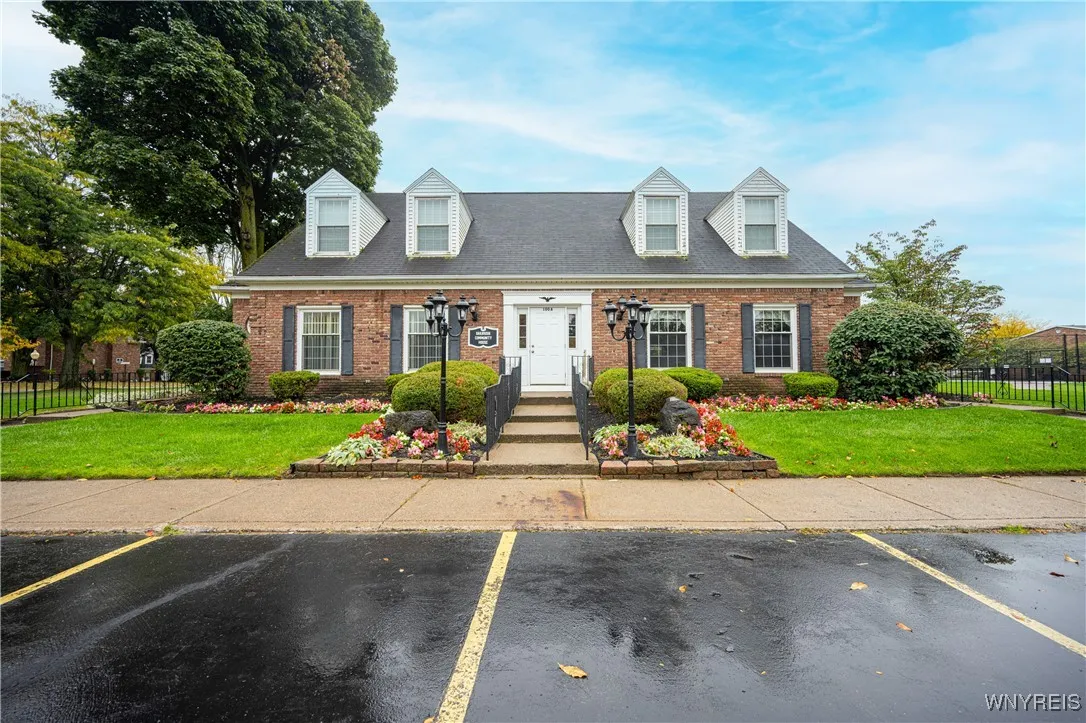 50 Hamlin H, Amherst, New York 14221, Amherst, New York 14221, 2 Bedrooms Bedrooms, 7 Rooms Rooms,1 BathroomBathrooms,Residential,For Sale,50 Hamlin H, Amherst, New York 14221,0,B1642572