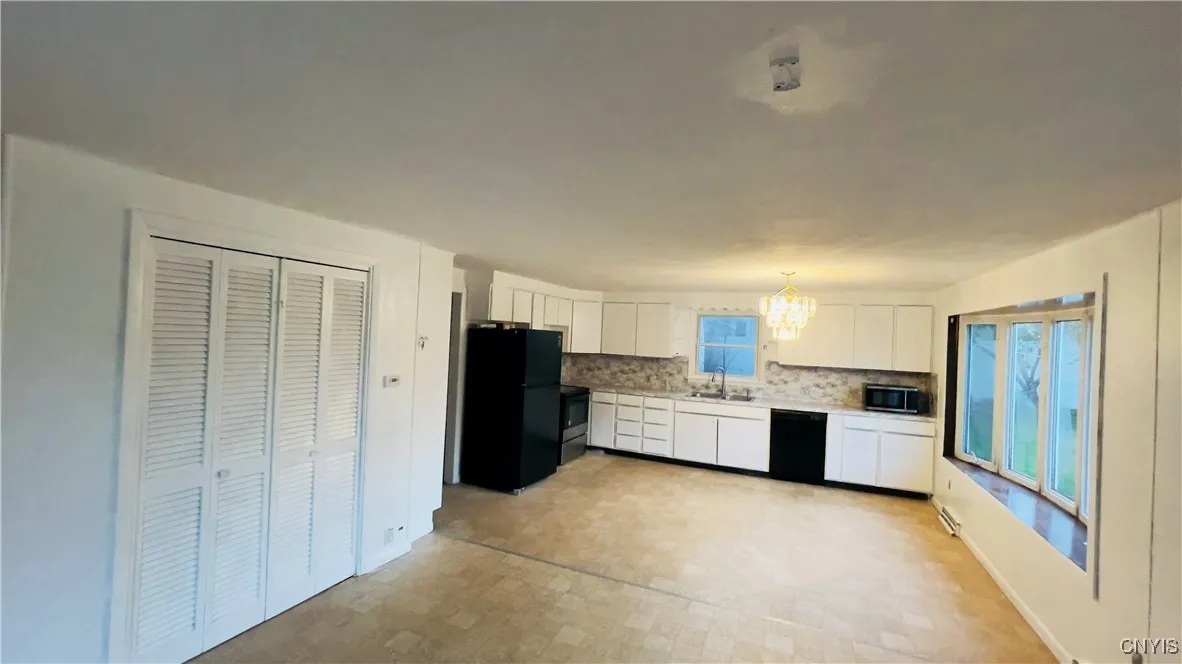 309 Swansea Avenue, Salina, New York 13206, Salina, New York 13206, 3 Bedrooms Bedrooms, 5 Rooms Rooms,1 BathroomBathrooms,Residential,For Sale,309 Swansea Avenue, Salina, New York 13206,0,S1642661