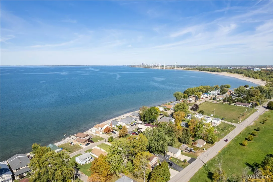 143 Midshore Drive, Hamburg, New York 14219, Hamburg, New York 14219, 4 Bedrooms Bedrooms, 7 Rooms Rooms,3 BathroomsBathrooms,Residential,For Sale,143 Midshore Drive, Hamburg, New York 14219,0,B1643315