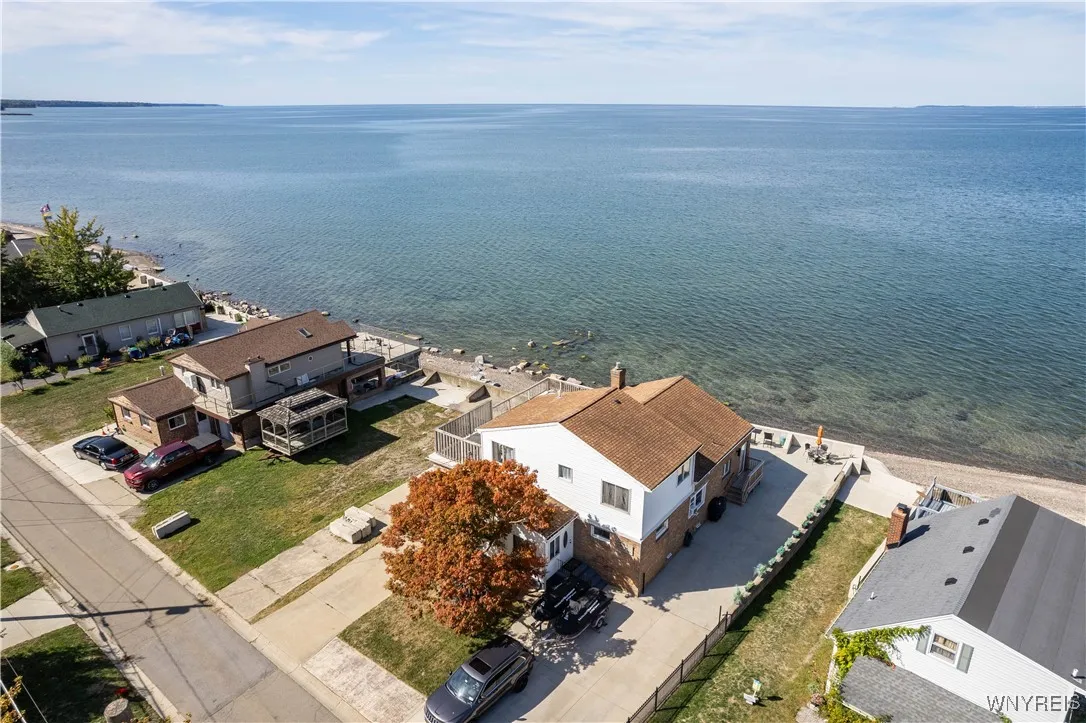 143 Midshore Drive, Hamburg, New York 14219, Hamburg, New York 14219, 4 Bedrooms Bedrooms, 7 Rooms Rooms,3 BathroomsBathrooms,Residential,For Sale,143 Midshore Drive, Hamburg, New York 14219,0,B1643315