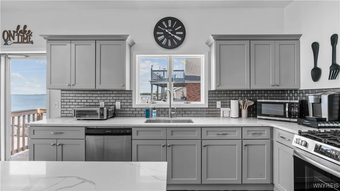 143 Midshore Drive, Hamburg, New York 14219, Hamburg, New York 14219, 4 Bedrooms Bedrooms, 7 Rooms Rooms,3 BathroomsBathrooms,Residential,For Sale,143 Midshore Drive, Hamburg, New York 14219,0,B1643315
