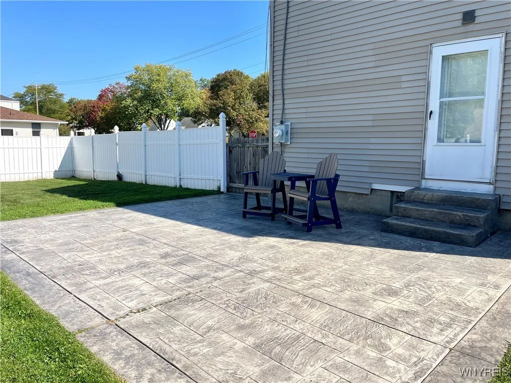 205 Covington Drive, West Seneca, New York 14220, West Seneca, New York 14220, 3 Bedrooms Bedrooms, 9 Rooms Rooms,1 BathroomBathrooms,Residential,For Sale,205 Covington Drive, West Seneca, New York 14220,0,B1642897