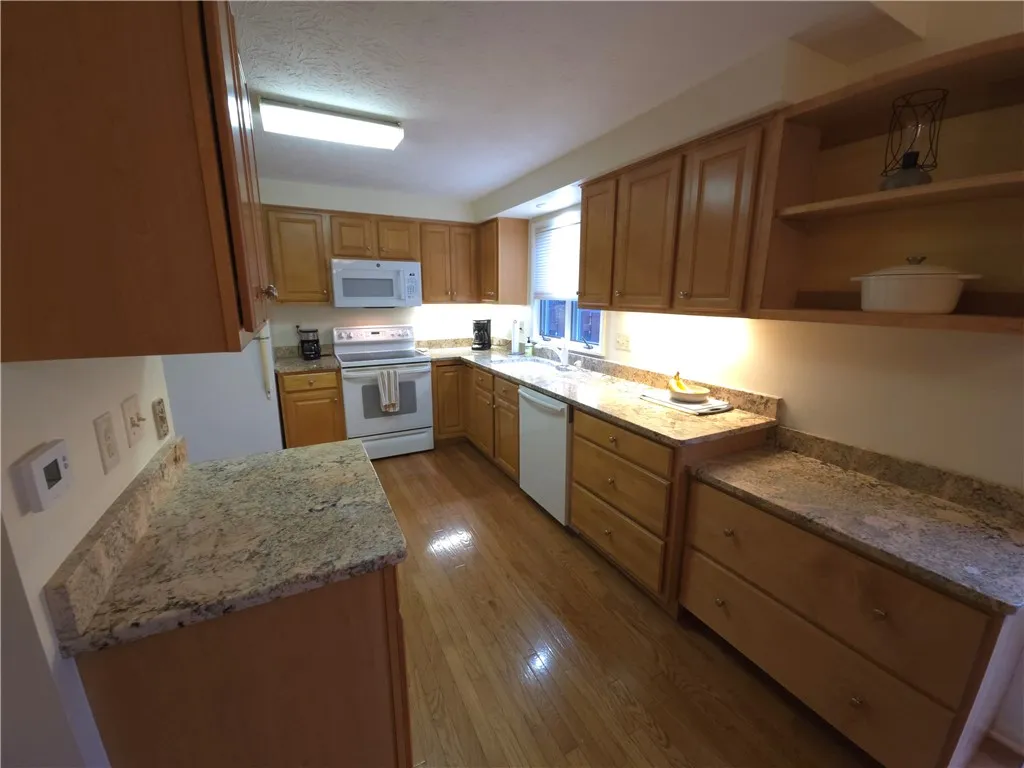 26 Treetop Drive, Perinton, New York 14450, Perinton, New York 14450, 2 Bedrooms Bedrooms, 5 Rooms Rooms,1 BathroomBathrooms,Residential Lease,For Rent,26 Treetop Drive, Perinton, New York 14450,0,R1641927