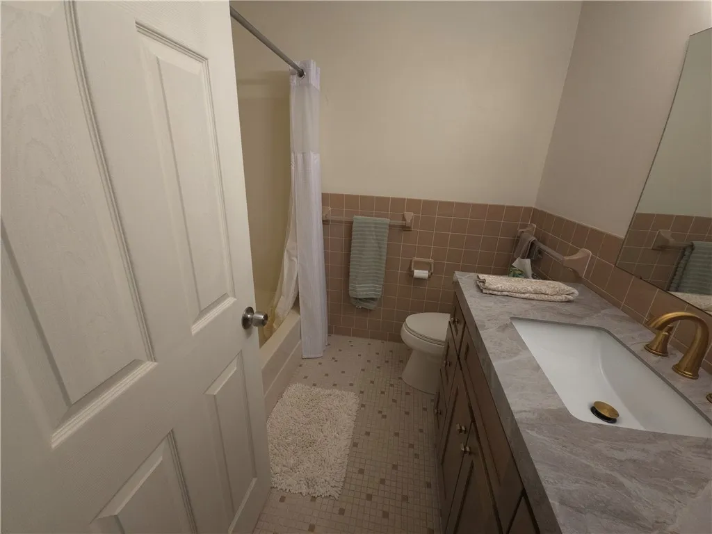 26 Treetop Drive, Perinton, New York 14450, Perinton, New York 14450, 2 Bedrooms Bedrooms, 5 Rooms Rooms,1 BathroomBathrooms,Residential Lease,For Rent,26 Treetop Drive, Perinton, New York 14450,0,R1641927