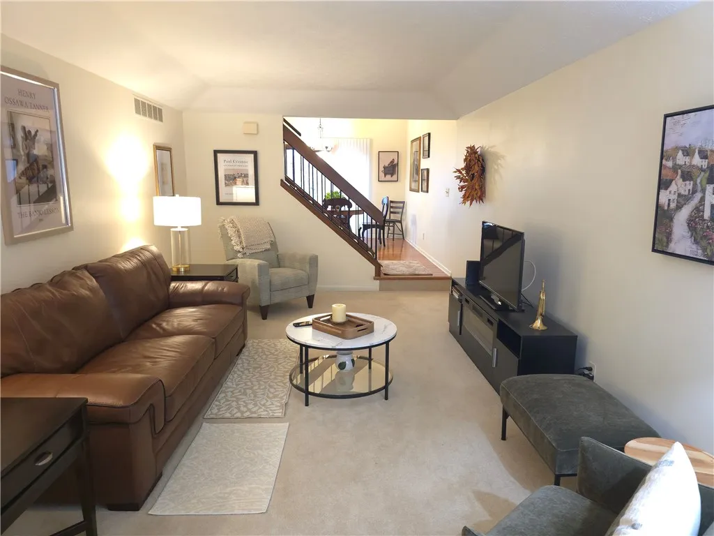 26 Treetop Drive, Perinton, New York 14450, Perinton, New York 14450, 2 Bedrooms Bedrooms, 5 Rooms Rooms,1 BathroomBathrooms,Residential Lease,For Rent,26 Treetop Drive, Perinton, New York 14450,0,R1641927