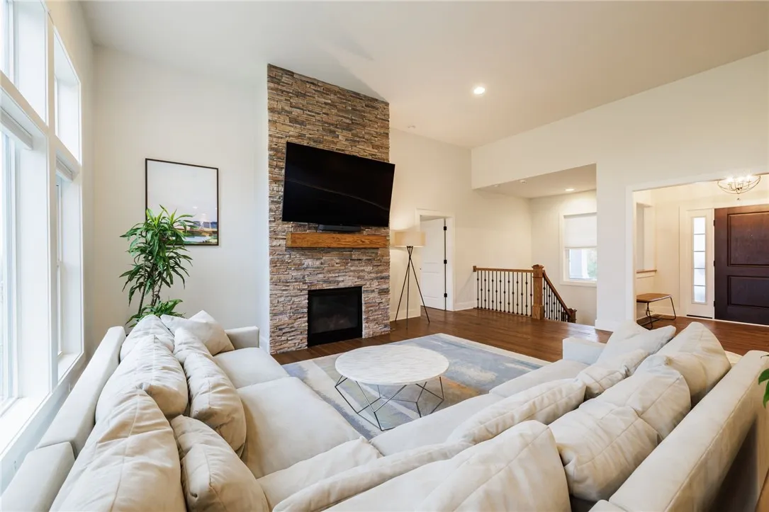 3950 Rileys Run, Canandaigua Town, New York 14424, Canandaigua Town, New York 14424, 4 Bedrooms Bedrooms, 7 Rooms Rooms,3 BathroomsBathrooms,Residential,For Sale,3950 Rileys Run, Canandaigua Town, New York 14424,0,R1643216