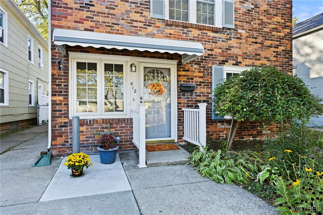 412 Hamilton Boulevard, Tonawanda, New York 14217, Tonawanda, New York 14217, 3 Bedrooms Bedrooms, 6 Rooms Rooms,1 BathroomBathrooms,Residential,For Sale,412 Hamilton Boulevard, Tonawanda, New York 14217,0,B1643148