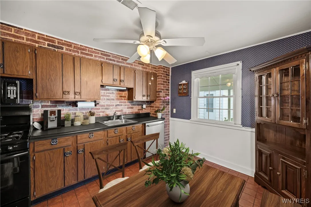412 Hamilton Boulevard, Tonawanda, New York 14217, Tonawanda, New York 14217, 3 Bedrooms Bedrooms, 6 Rooms Rooms,1 BathroomBathrooms,Residential,For Sale,412 Hamilton Boulevard, Tonawanda, New York 14217,0,B1643148