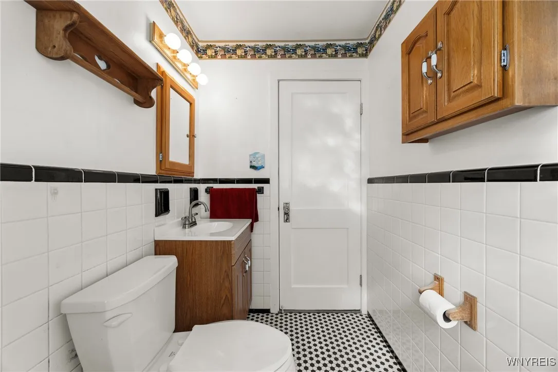 412 Hamilton Boulevard, Tonawanda, New York 14217, Tonawanda, New York 14217, 3 Bedrooms Bedrooms, 6 Rooms Rooms,1 BathroomBathrooms,Residential,For Sale,412 Hamilton Boulevard, Tonawanda, New York 14217,0,B1643148