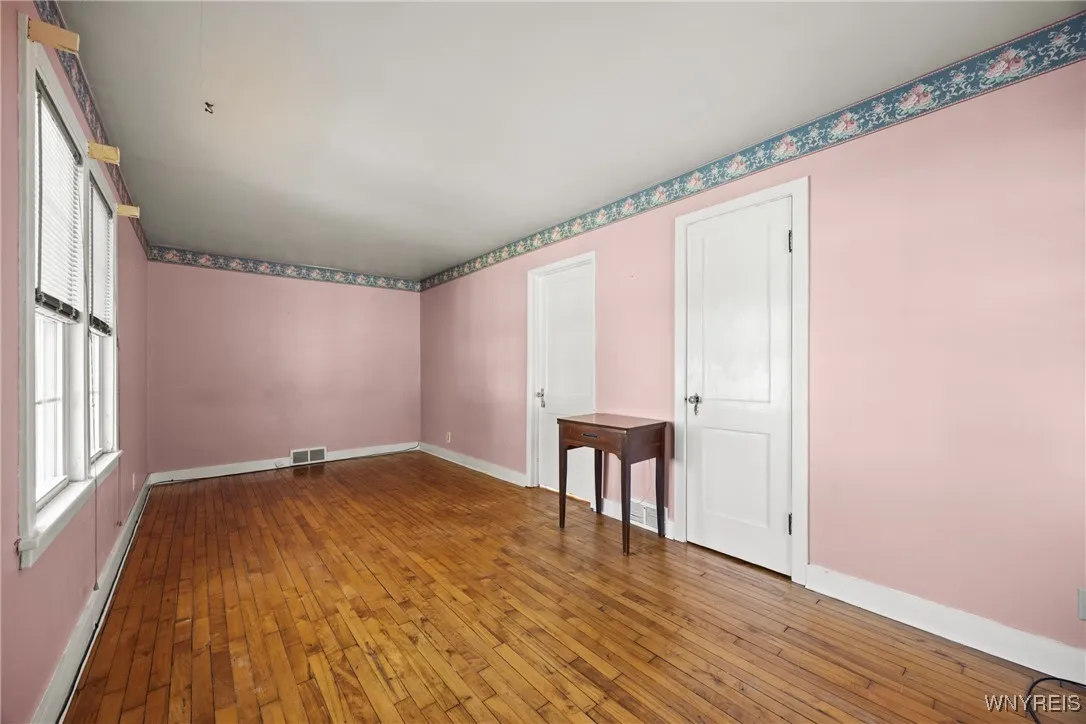 412 Hamilton Boulevard, Tonawanda, New York 14217, Tonawanda, New York 14217, 3 Bedrooms Bedrooms, 6 Rooms Rooms,1 BathroomBathrooms,Residential,For Sale,412 Hamilton Boulevard, Tonawanda, New York 14217,0,B1643148