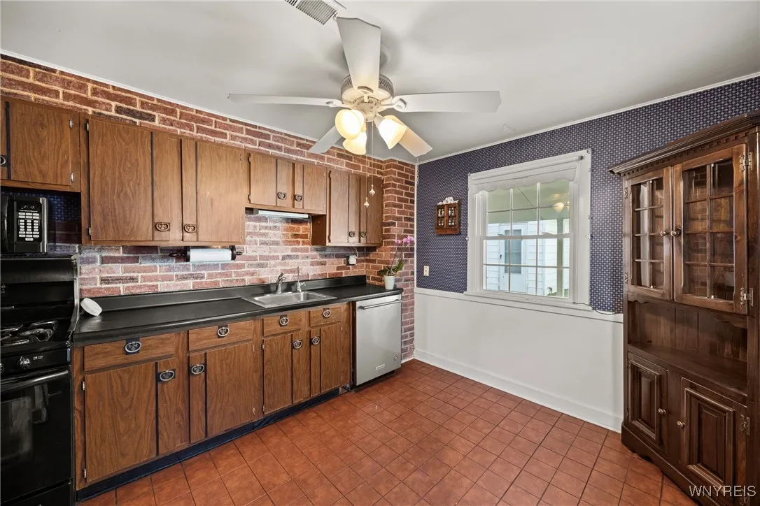 412 Hamilton Boulevard, Tonawanda, New York 14217, Tonawanda, New York 14217, 3 Bedrooms Bedrooms, 6 Rooms Rooms,1 BathroomBathrooms,Residential,For Sale,412 Hamilton Boulevard, Tonawanda, New York 14217,0,B1643148