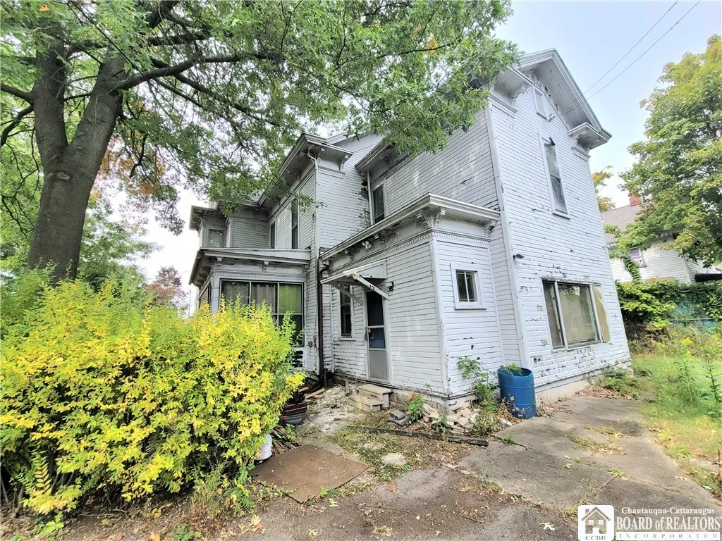 52 Lakeview Avenue, Jamestown, New York 14701, Jamestown, New York 14701, 5 Bedrooms Bedrooms, 12 Rooms Rooms,1 BathroomBathrooms,Residential,For Sale,52 Lakeview Avenue, Jamestown, New York 14701,0,R1643249