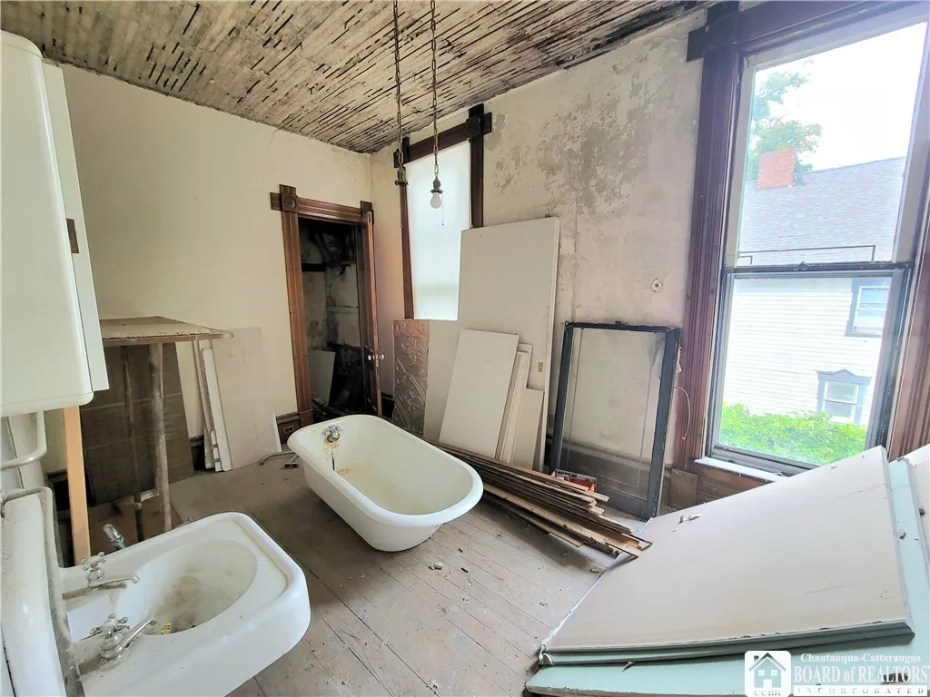 52 Lakeview Avenue, Jamestown, New York 14701, Jamestown, New York 14701, 5 Bedrooms Bedrooms, 12 Rooms Rooms,1 BathroomBathrooms,Residential,For Sale,52 Lakeview Avenue, Jamestown, New York 14701,0,R1643249