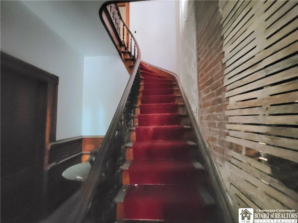 52 Lakeview Avenue, Jamestown, New York 14701, Jamestown, New York 14701, 5 Bedrooms Bedrooms, 12 Rooms Rooms,1 BathroomBathrooms,Residential,For Sale,52 Lakeview Avenue, Jamestown, New York 14701,0,R1643249