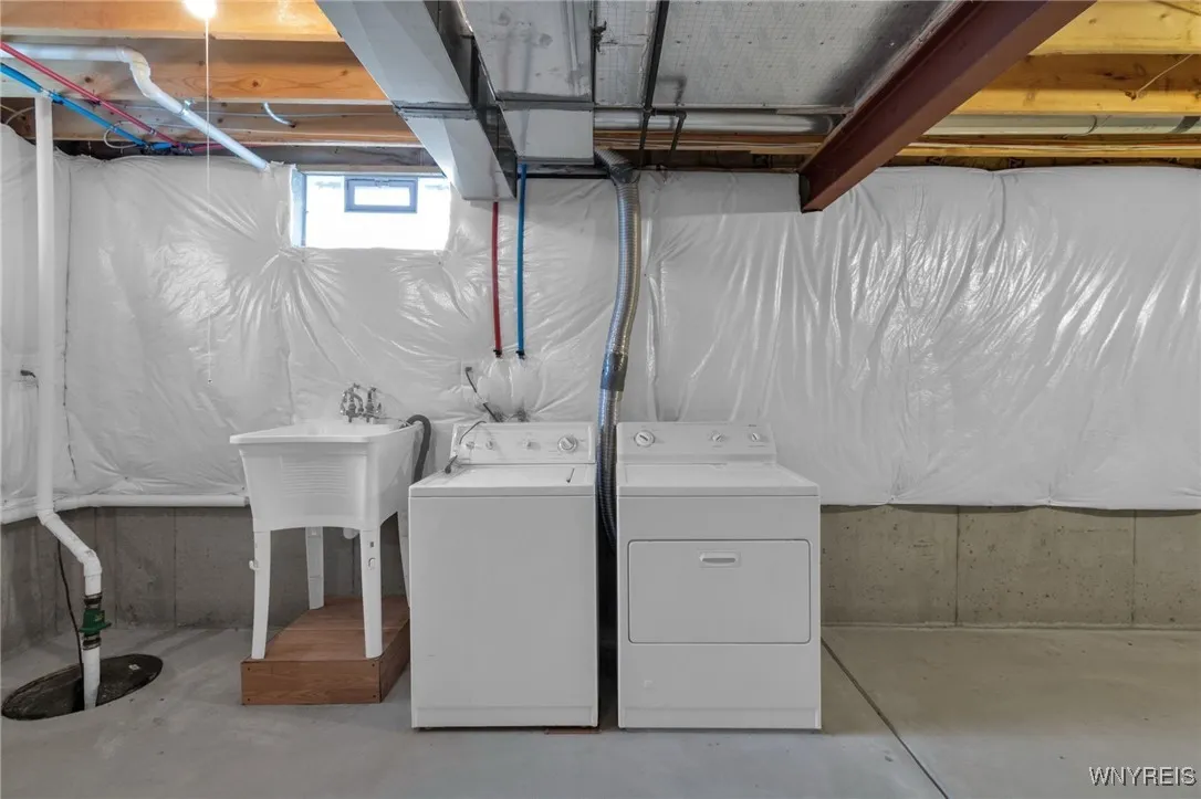 940 Reserve Road, West Seneca, New York 14224, West Seneca, New York 14224, 3 Bedrooms Bedrooms, 5 Rooms Rooms,1 BathroomBathrooms,Residential Lease,For Rent,940 Reserve Road, West Seneca, New York 14224,0,B1640682