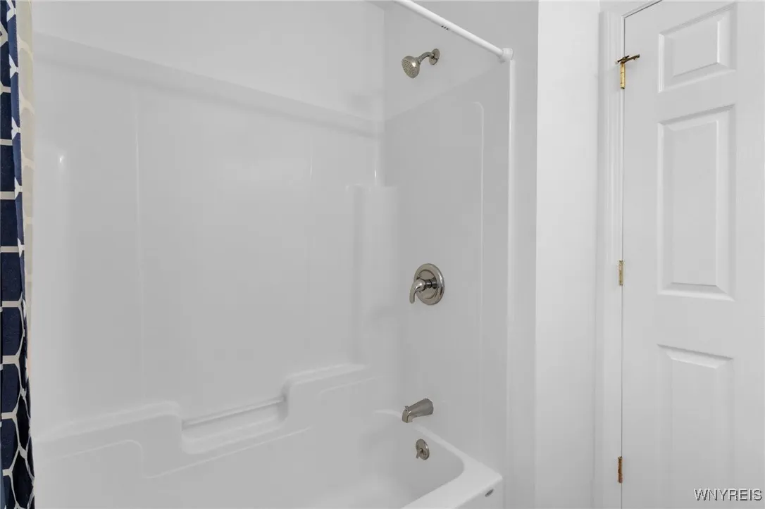 940 Reserve Road, West Seneca, New York 14224, West Seneca, New York 14224, 3 Bedrooms Bedrooms, 5 Rooms Rooms,1 BathroomBathrooms,Residential Lease,For Rent,940 Reserve Road, West Seneca, New York 14224,0,B1640682