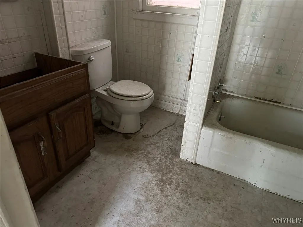 1867 Pierce Avenue, Niagara Falls, New York 14301, Niagara Falls, New York 14301, 7 Bedrooms Bedrooms, 10 Rooms Rooms,2 BathroomsBathrooms,Residential,For Sale,1867 Pierce Avenue, Niagara Falls, New York 14301,0,B1638667
