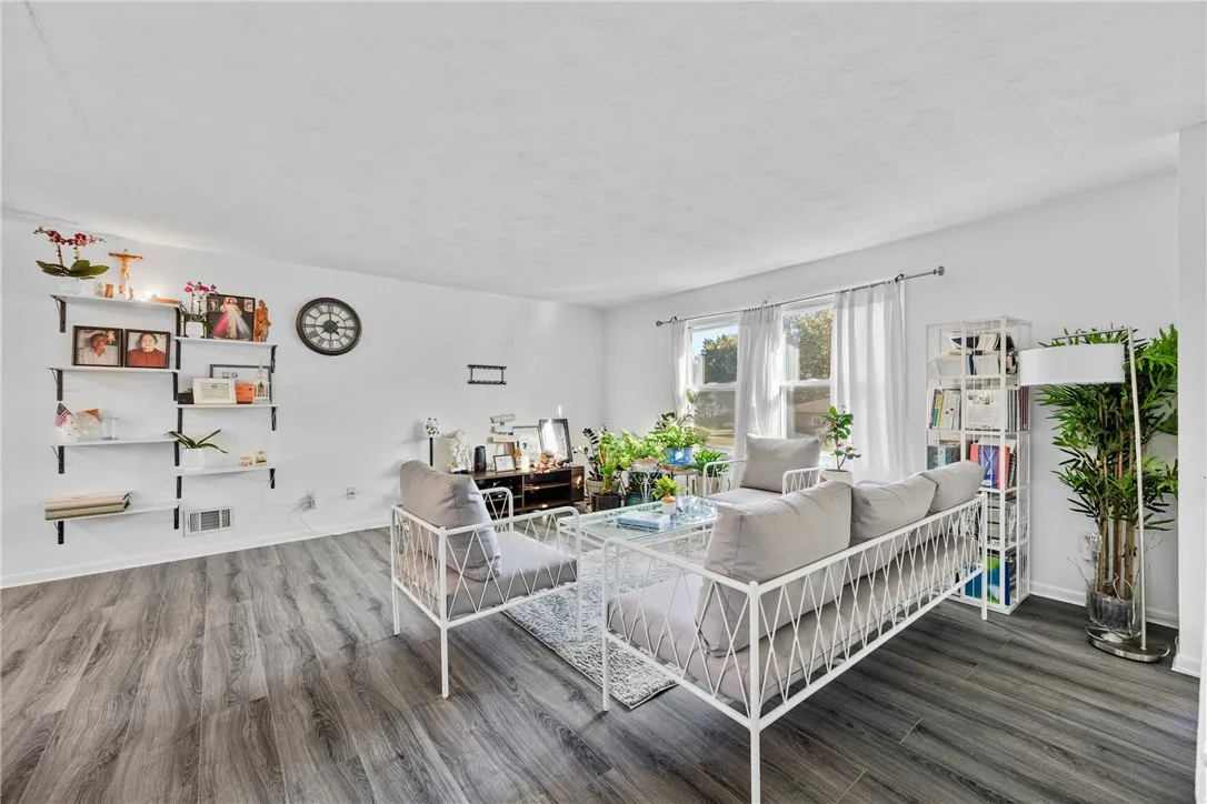 43 Gemini Circle, Gates, New York 14606, Gates, New York 14606, 3 Bedrooms Bedrooms, 9 Rooms Rooms,2 BathroomsBathrooms,Residential,For Sale,43 Gemini Circle, Gates, New York 14606,0,R1642785