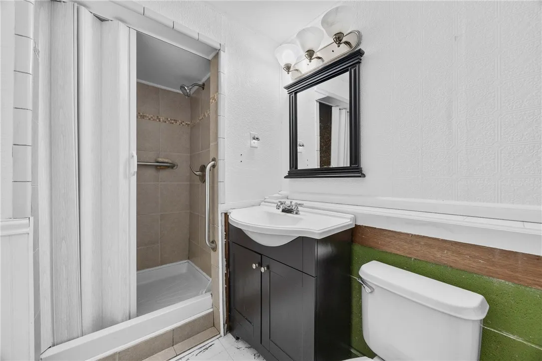 43 Gemini Circle, Gates, New York 14606, Gates, New York 14606, 3 Bedrooms Bedrooms, 9 Rooms Rooms,2 BathroomsBathrooms,Residential,For Sale,43 Gemini Circle, Gates, New York 14606,0,R1642785