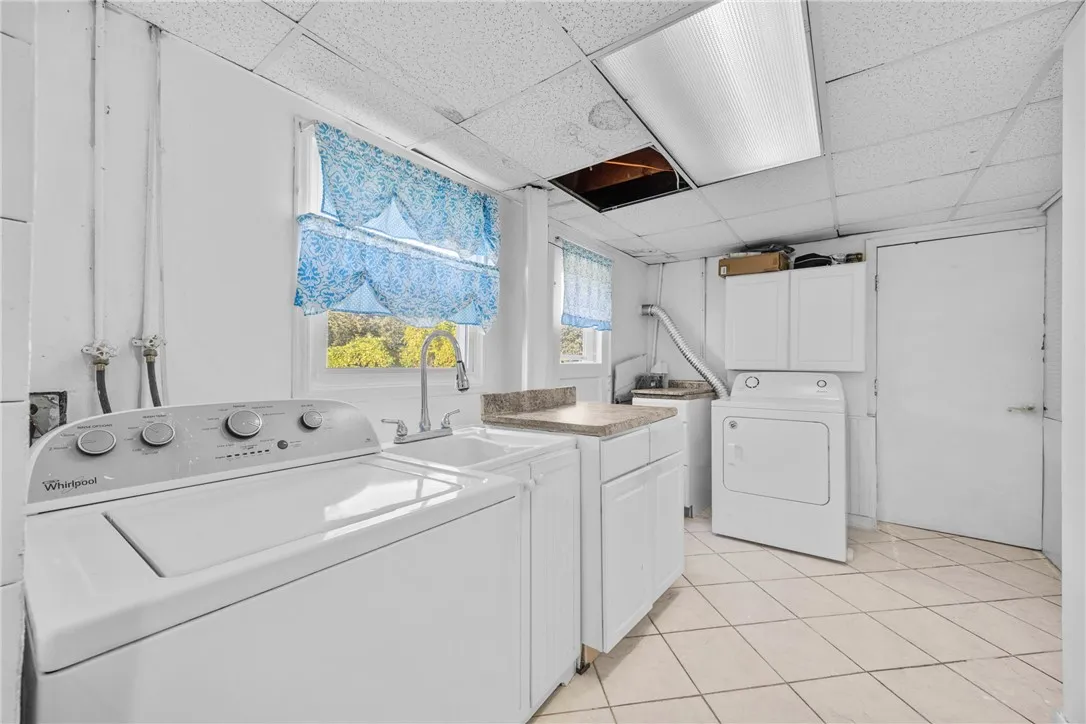 43 Gemini Circle, Gates, New York 14606, Gates, New York 14606, 3 Bedrooms Bedrooms, 9 Rooms Rooms,2 BathroomsBathrooms,Residential,For Sale,43 Gemini Circle, Gates, New York 14606,0,R1642785