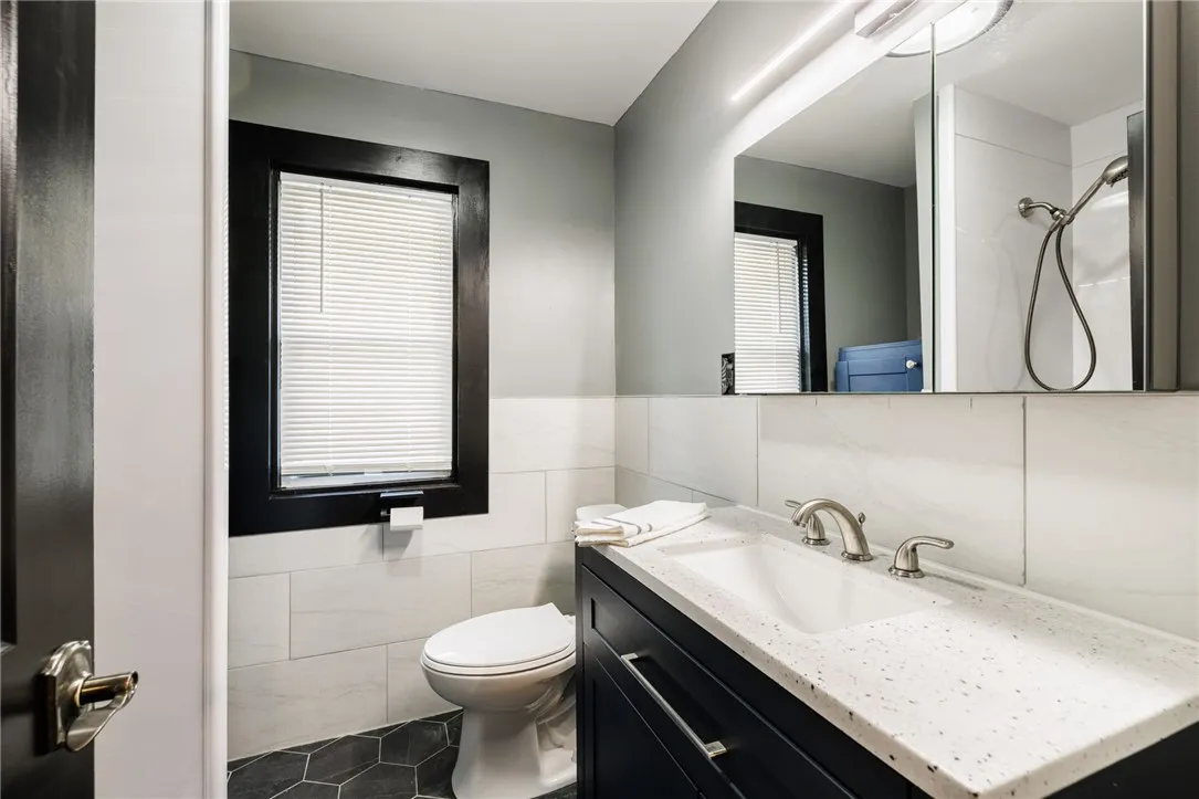 2nd floor full bath with bathfitter shower