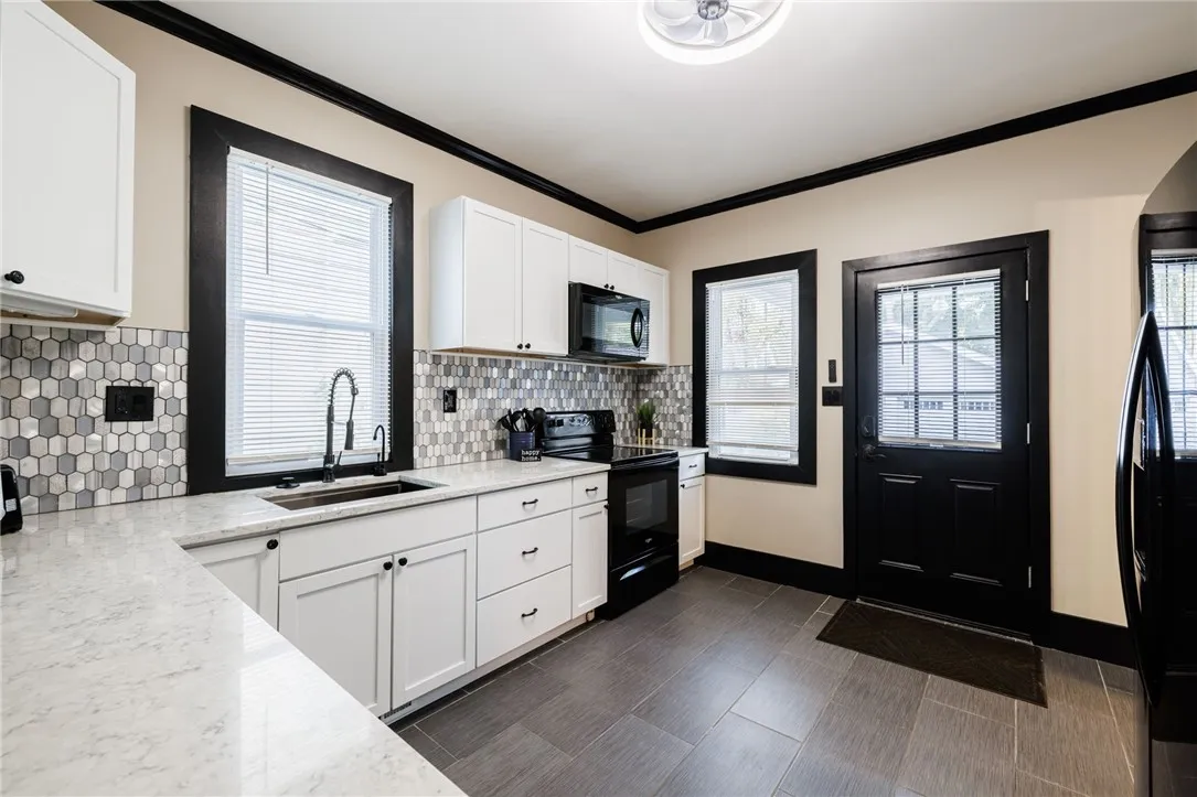 215 Lincoln Avenue, Rochester, New York 14611, Rochester, New York 14611, 4 Bedrooms Bedrooms, 9 Rooms Rooms,3 BathroomsBathrooms,Residential,For Sale,215 Lincoln Avenue, Rochester, New York 14611,0,R1642830